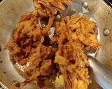 A picture of step 3 of Bhajia/Bajji.