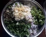 कसूरी मेथी ओनियन लसूणी पराठे (kasuri methi onion lasuni paratha recipe in marathi) रेसिपी स्टेप 1 फोटो 
