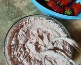 Une image de l'étape 2 de Mousse aux fraises sans œufs 🍓.