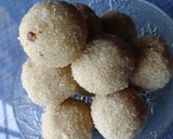 रवा खोबऱ्याचे गुळाच्या पाकातले लाडू (rava ladu recipe in marathi) रेसिपी स्टेप 6 फोटो 