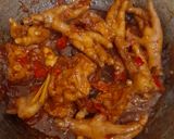 Foto langkah ke 3 dari resep Ceker masak kecap pedas.