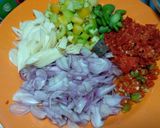 Foto langkah ke 1 dari resep Sambel Teri Tomat Alamee.