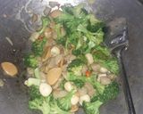 Foto langkah ke 7 dari resep Tumis brokoli simple.