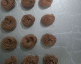 Foto langkah ke 4 dari resep Semprit Susu Rasa Coklat.