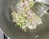 A picture of step 2 of Soya chunks veg chowmein.
