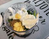 Une image de l'étape 7 de Bâtonnets de concombre sauce coriandre skyr moutarde et citron.