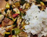 Foto del paso 4 de la receta: Arroz salteado con verduras y pollo