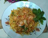 Foto langkah ke 4 dari resep Mie goreng udang.