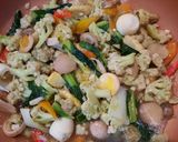 Foto langkah ke 3 dari resep Capcay telor puyuh.