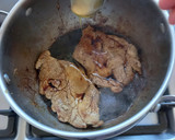 Foto del paso 4 de la receta: Bondiola de cerdo agridulce con papa, boniato, manzana y ciruela