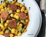 Foto del paso 7 de la receta: Garbanzos con habas y chorizo ahumado
