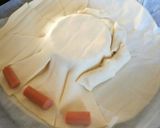 Une image de l'étape 4 de Feuilleté camembert et knackis.