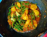 A picture of step 4 of French beans potatoes and peas curry in African style.