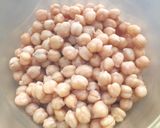 Foto del paso 1 de la receta: Ensalada de Garbanzos con Tocineta (Bacon) y Queso Parmesano