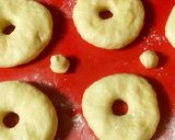 Foto langkah ke 4 dari resep Donat Susu Simpel.