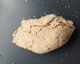 Foto del paso 2 de la receta: Pan de ajo integral con masa madre