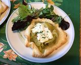 Une image de l'étape 12 de Feuilletés chèvre poireaux, salade de jeunes pousses.