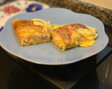 Foto del paso 3 de la receta: Tortilla con queso derretido y jamón🧀