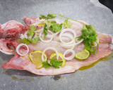Foto del paso 1 de la receta: Lubina a la espalda con lima y cilantro