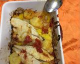 Foto del passaggio 2 della ricetta Platessa con contorno di patate,peperoni e cipolline