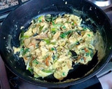 Foto del paso 6 de la receta: Revuelto de huevos con cebolletas tiernas, ajos y atún rojo