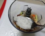 Foto langkah ke 3 dari resep Ayam Ungkep Air Kelapa Bumbu Kuning.