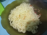 Indomie ayam bawang kering pedes (anak kos akhir bulan masuk)
