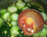 Foto langkah ke 3 dari resep *bening bayam oyong jagung temu kunci*.