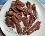 Foto del paso 1 de la receta: Stracetti  (tiras de lomo) salteado con achicoria y puré
