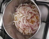 Foto del paso 3 de la receta: Sopa de cebolla con queso y huevo duro