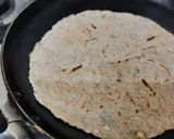 A picture of step 10 of Methi pithla jowar green garlic bhakri and thecha village style.