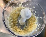 Une image de l'étape 5 de Nouilles aux crevettes et champignons au gingembre et curry.