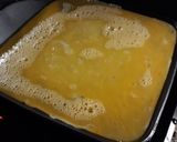 Foto del paso 2 de la receta: Tortilla abierta con salmón, granada y mermelada de guindilla
