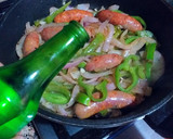 Foto del paso 4 de la receta: Salchichas frescas de ternera con cebolla caramelizada y cereza