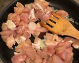 Une image de l'étape 2 de Poulet Stroganoff 🇷🇺.