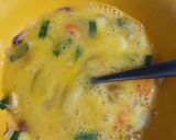 Foto langkah ke 3 dari resep Telur Dadar Kunyit.