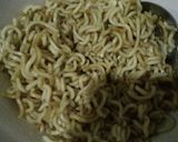 Foto langkah ke 1 dari resep Martabak mie praktis.
