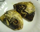 A picture of step 1 of Singaporean Fish Head Curry.