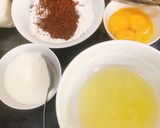 Hình bước làm 1 của món Bánh bông lan cacao đơn giản