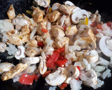 Foto del paso 2 de la receta: Tortellini de verdura frescos con salsa de pollo