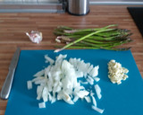 Foto del paso 1 de la receta: Risotto de pollo, Champiñones y Espárragos