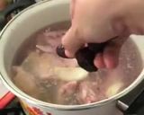Foto langkah ke 3 dari resep 538. Sup Ayam Herbal #HariKankerPayudara2025.
