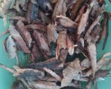 Foto langkah ke 1 dari resep Tumis Ikan Pindang Santan Pedas.