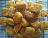 Foto langkah ke 5 dari resep Cookies isi Wafer Keju.