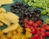 Foto langkah ke 5 dari resep Veggie and Tropical Fruit Salad.