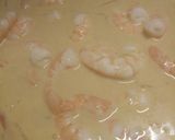 A picture of step 2 of Thai prawn and noodle soup.