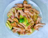 Hình bước làm 5 của món Chân gà trộn xoài non