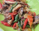 Foto langkah ke 6 dari resep Tumis Ikan Keranjang.