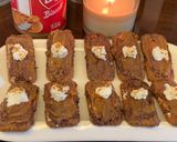 A picture of step 3 of Lotus biscoff Munchies💞.
