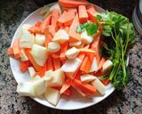 Foto del paso 1 de la receta: Pollo con verduras 🥕🫑🧅